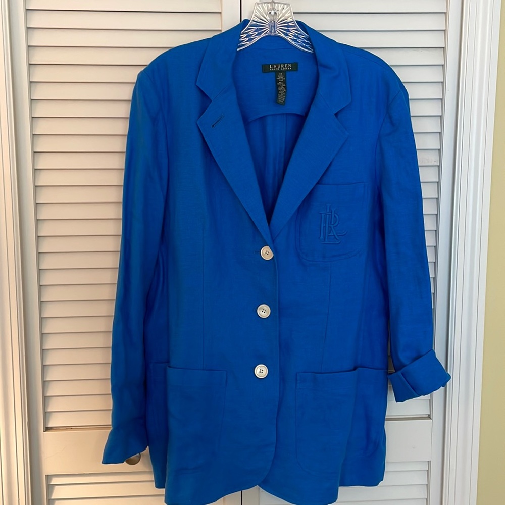 Ralph Lauren linen blazer without shoulder pads. Sleeves can be rolled up.
